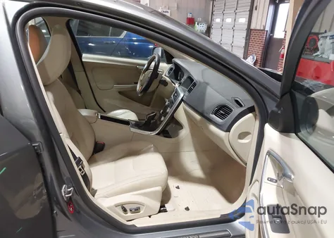 2016 Volvo S60 T5 Drive-E Premier z USA, uszkodzony, nr VIN YV126MFK8G2391513